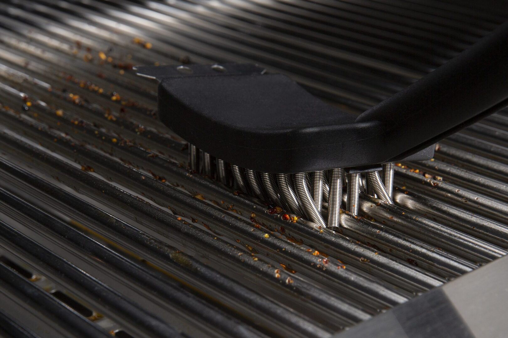 COIL SPRING GRILL BRUSH WITH REPLACEMENT HEAD