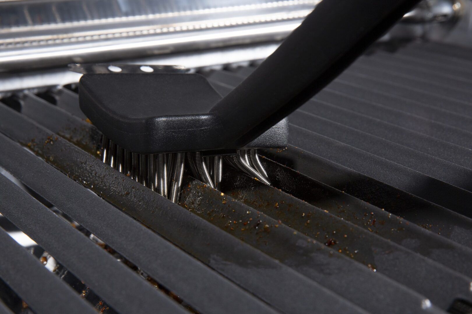 COIL SPRING GRILL BRUSH WITH REPLACEMENT HEAD